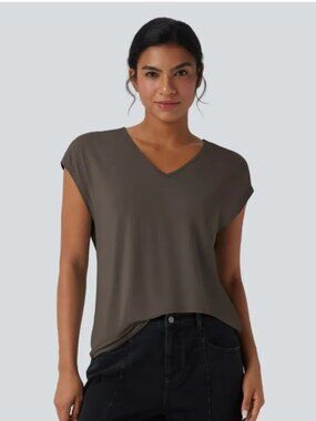 NWT Halara V-Neck Short Sleeve Casual T-Shirt Womens Medium Viscose Color Wren